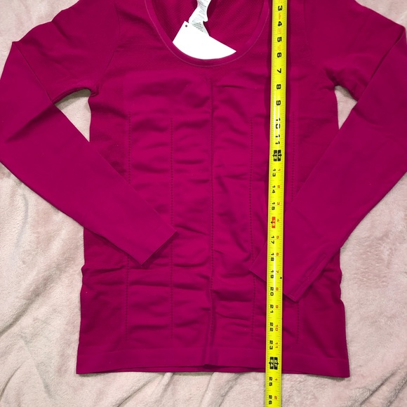 NWT Fabletics Delta L/S Top size Medium - Picture 6 of 8